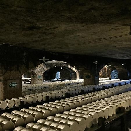 Le Chat Blanc Gîte Versols-et-Lapeyre Extérieur photo